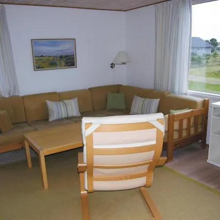 Сasa de vacaciones Three-bedroom Holiday In *