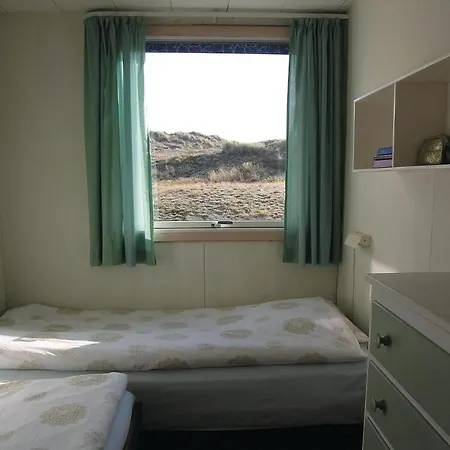 Сasa de vacaciones Three-bedroom Holiday In *